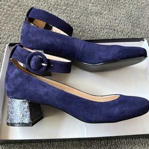 New in box Nine West “Pianobar” size 7 navy glitter block heel shoes!